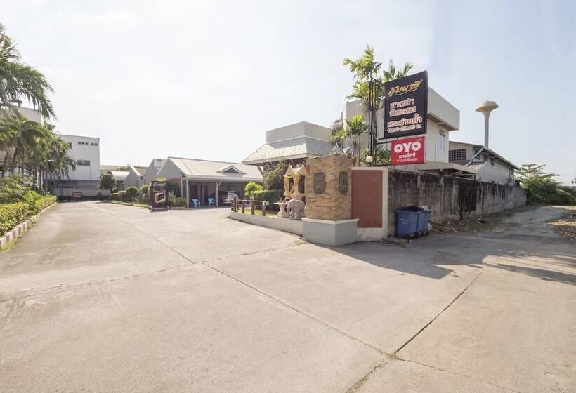 هتل Oyo 75382 Galaxy & Sauna Resort