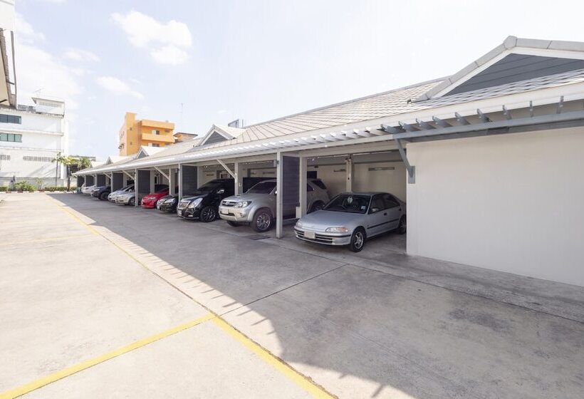 هتل Oyo 75382 Galaxy & Sauna Resort