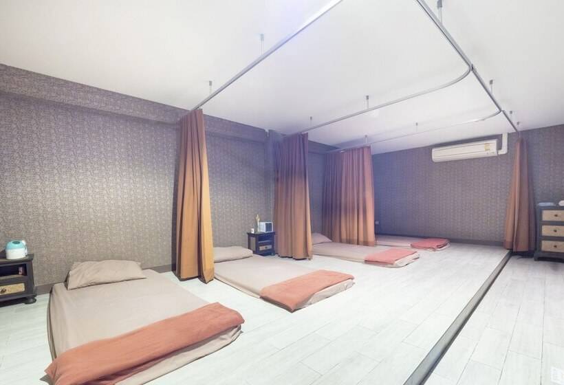 هتل Oyo 75382 Galaxy & Sauna Resort