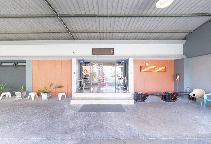 هتل Oyo 75382 Galaxy & Sauna Resort