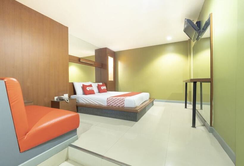 هتل Oyo 75382 Galaxy & Sauna Resort