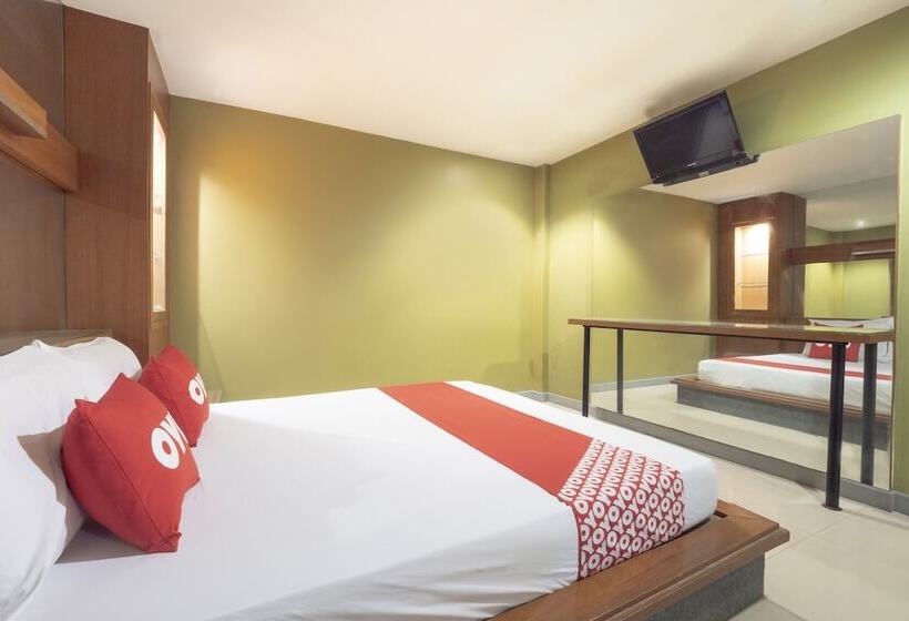 هتل Oyo 75382 Galaxy & Sauna Resort