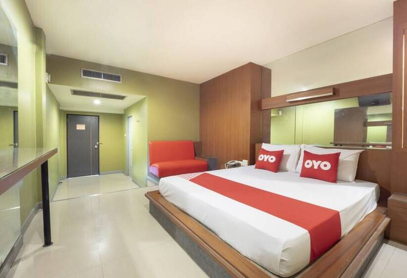 هتل Oyo 75382 Galaxy & Sauna Resort