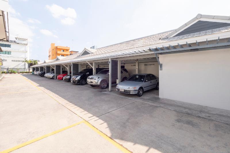 هتل Oyo 75382 Galaxy & Sauna Resort