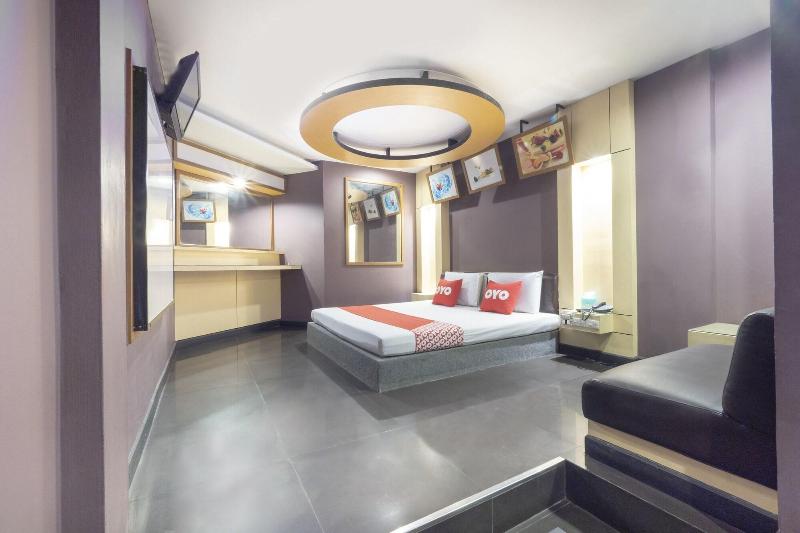 هتل Oyo 75382 Galaxy & Sauna Resort