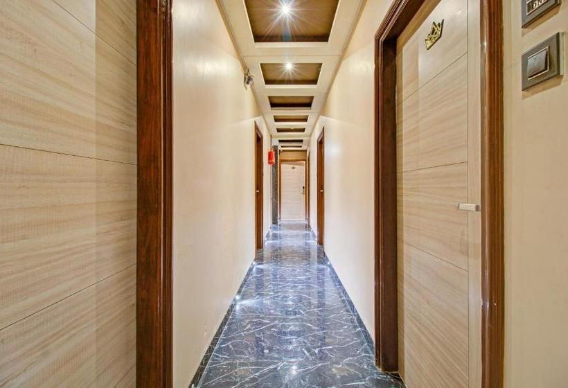 בית מלון כפרי Oyo Mum2055  Golden Crown