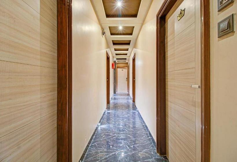 בית מלון כפרי Oyo Mum2055  Golden Crown