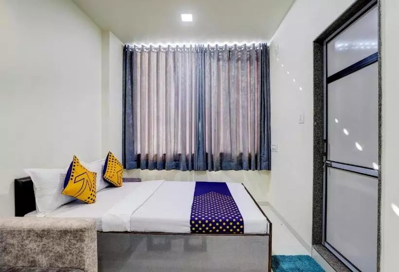 ホテル Spot On 76858  Grand Shivay