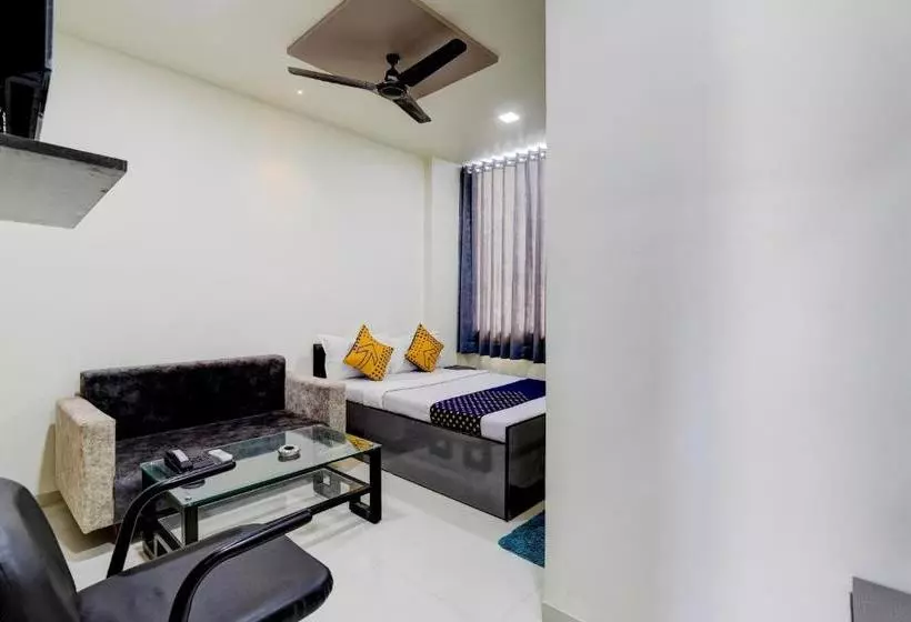 ホテル Spot On 76858  Grand Shivay
