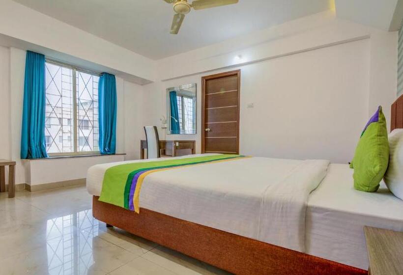 בית מלון כפרי Treebo Iris Suites