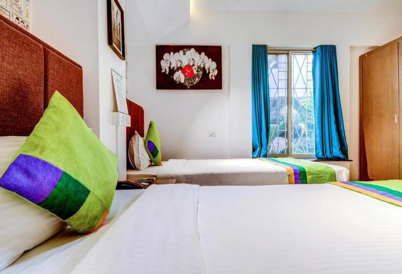 בית מלון כפרי Treebo Iris Suites