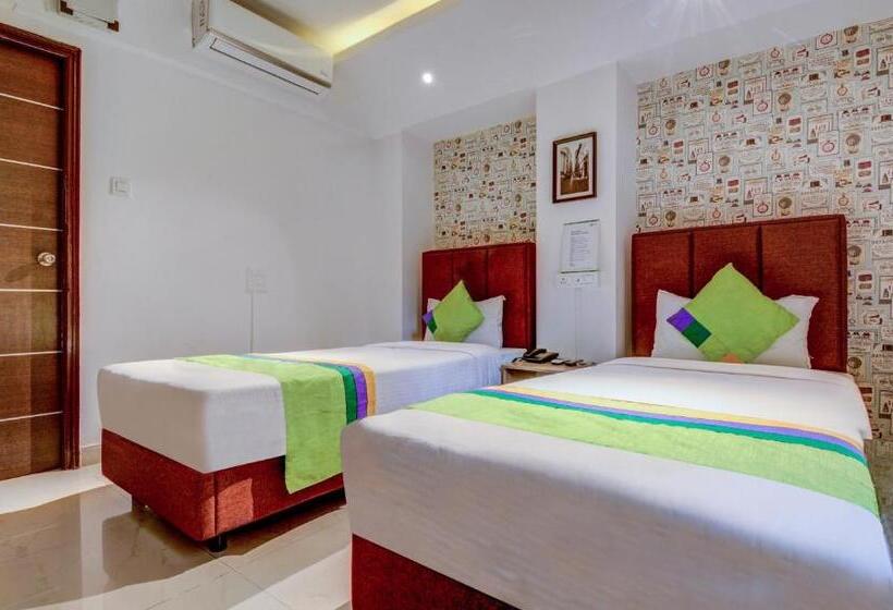 בית מלון כפרי Treebo Iris Suites