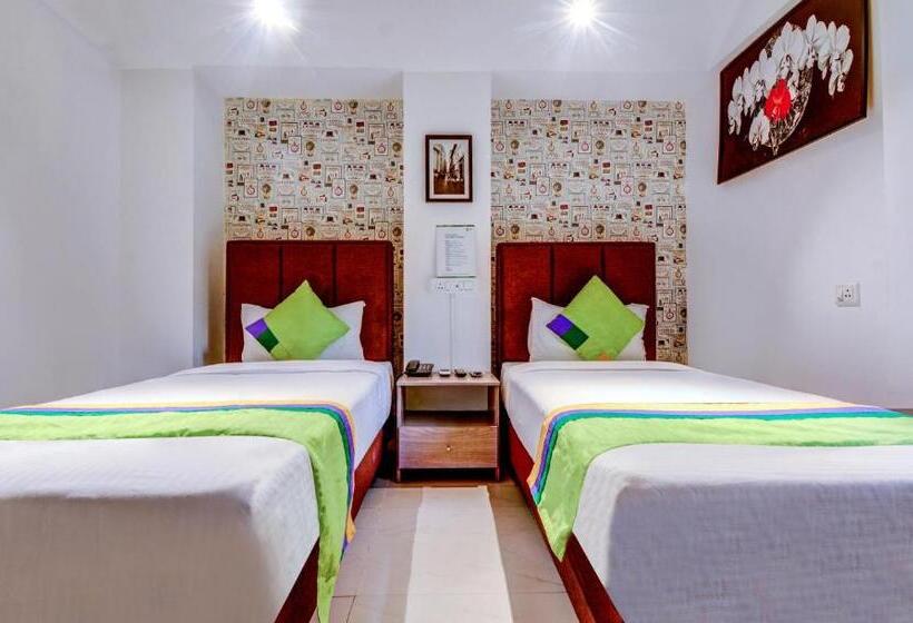 בית מלון כפרי Treebo Iris Suites