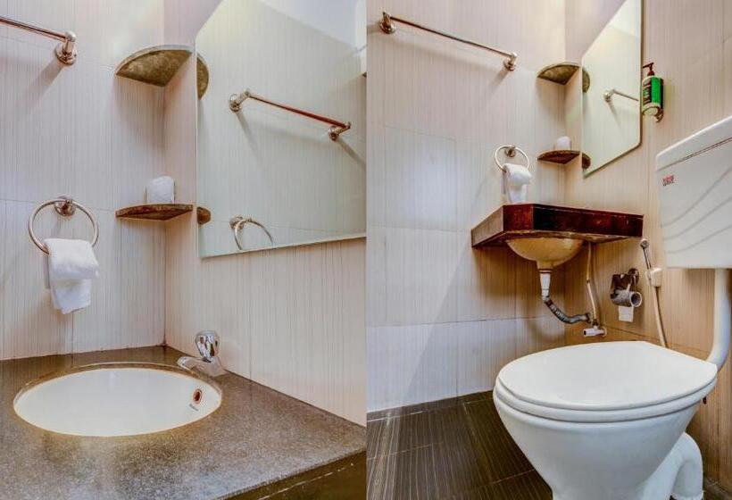 בית מלון כפרי Treebo Iris Suites