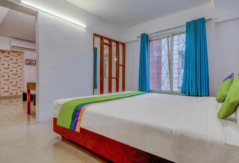 בית מלון כפרי Treebo Iris Suites