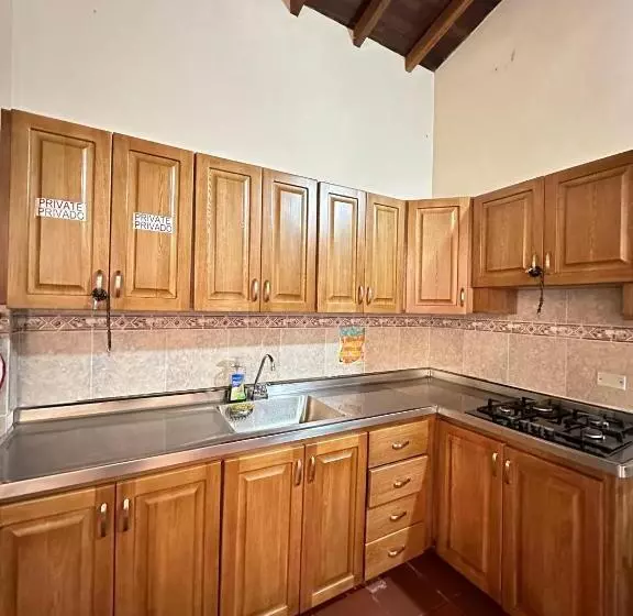 ペンション La Casa De Las Flores Hostal