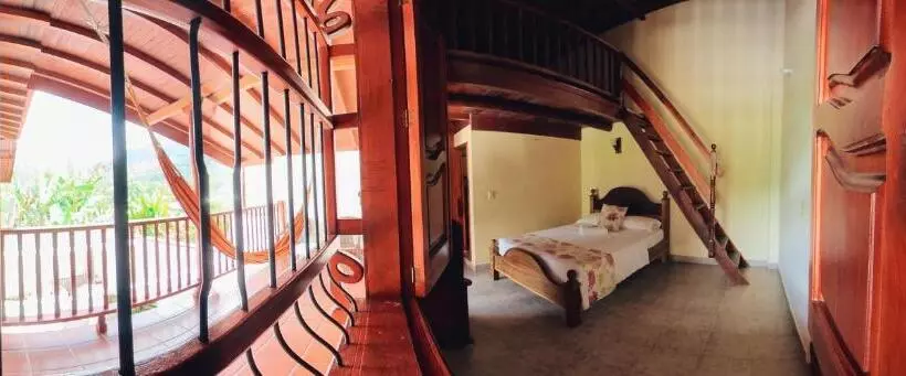 ペンション La Casa De Las Flores Hostal