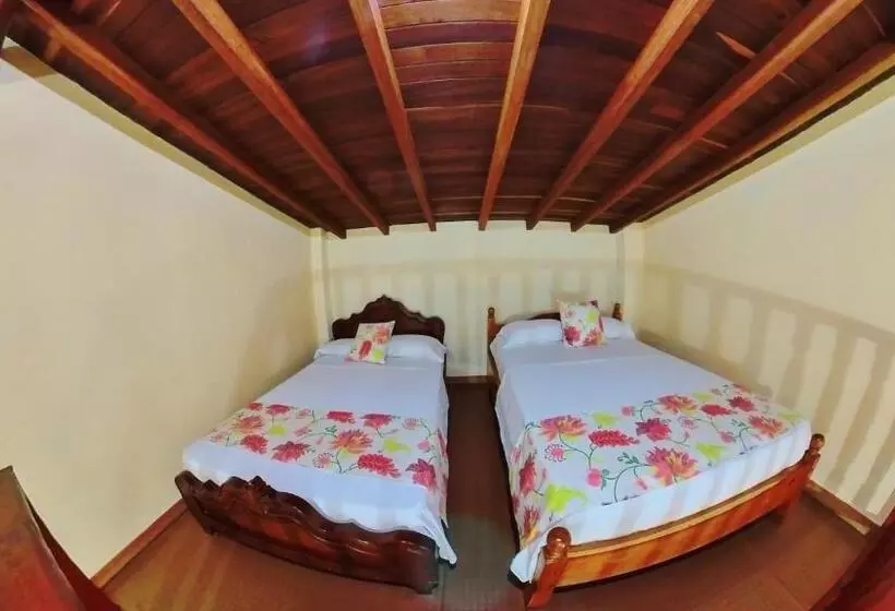 ペンション La Casa De Las Flores Hostal