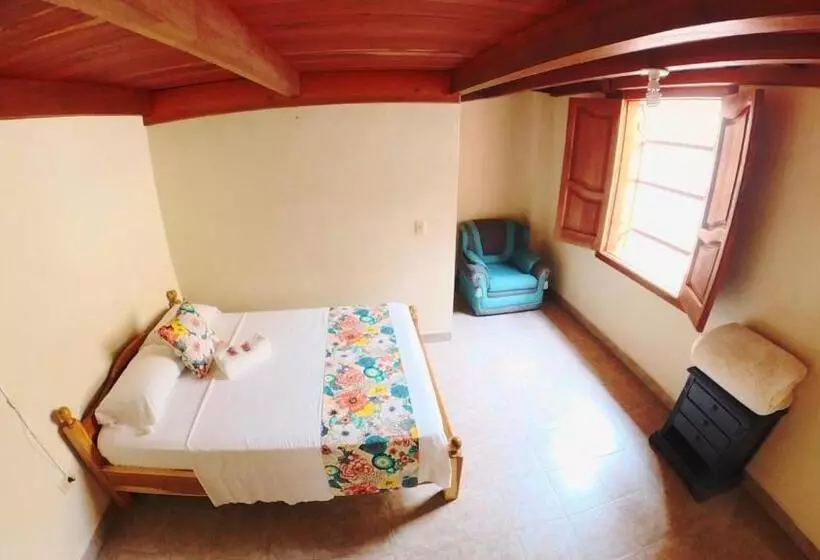 ペンション La Casa De Las Flores Hostal