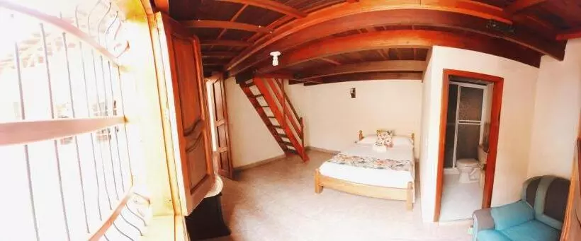 ペンション La Casa De Las Flores Hostal