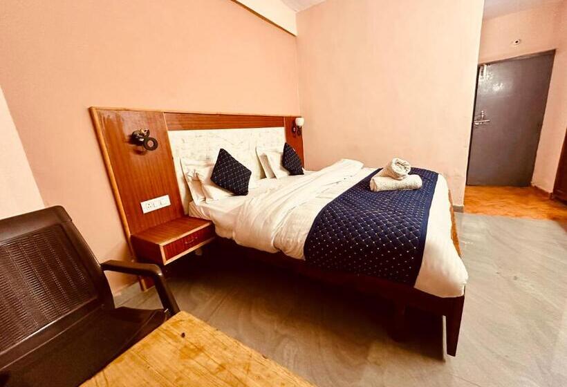 בית מלון כפרי The Daulat Manali Luxury Comfort ! Travellers Delight ! Budget Friendly ! Prime Location ! Guest F