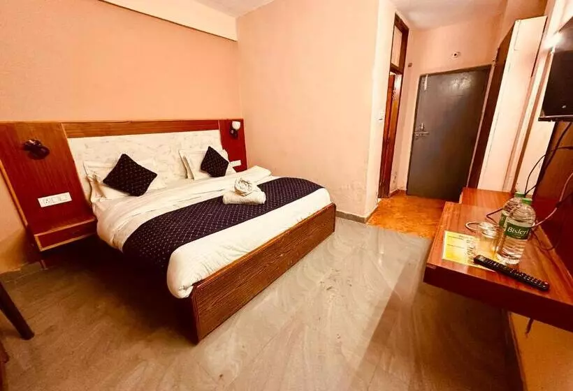 Hotelli The Daulat Manali Luxury Comfort ! Travellers Delight ! Budget Friendly ! Prime Location ! Guest F
