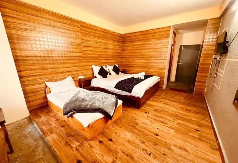 Hotelli The Daulat Manali Luxury Comfort ! Travellers Delight ! Budget Friendly ! Prime Location ! Guest F