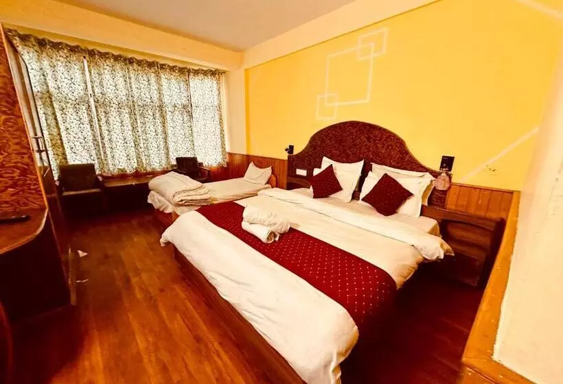 Hotelli The Daulat Manali Luxury Comfort ! Travellers Delight ! Budget Friendly ! Prime Location ! Guest F