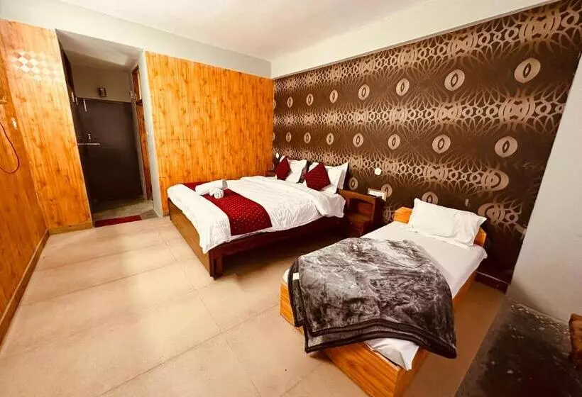 Hotelli The Daulat Manali Luxury Comfort ! Travellers Delight ! Budget Friendly ! Prime Location ! Guest F