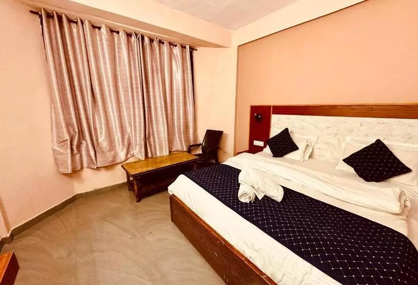 Hotelli The Daulat Manali Luxury Comfort ! Travellers Delight ! Budget Friendly ! Prime Location ! Guest F