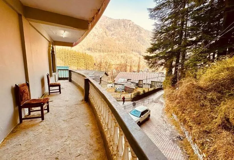 Hotelli The Daulat Manali Luxury Comfort ! Travellers Delight ! Budget Friendly ! Prime Location ! Guest F