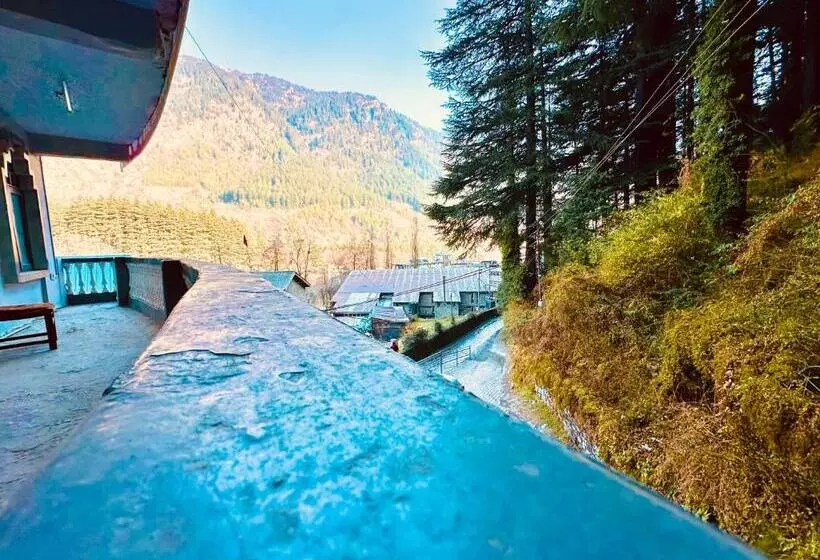 Hotelli The Daulat Manali Luxury Comfort ! Travellers Delight ! Budget Friendly ! Prime Location ! Guest F