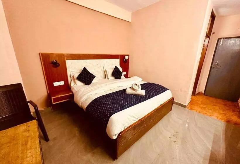Hotelli The Daulat Manali Luxury Comfort ! Travellers Delight ! Budget Friendly ! Prime Location ! Guest F