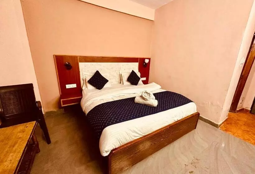 Hotelli The Daulat Manali Luxury Comfort ! Travellers Delight ! Budget Friendly ! Prime Location ! Guest F