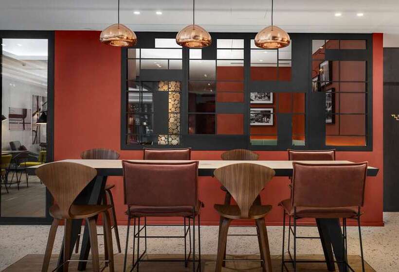 Hotel Canopy by Hilton Paris Eiffel Tower