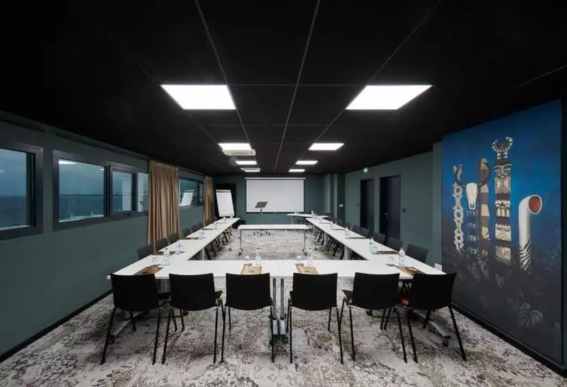 هتل Dina Morgabine Saint Denis