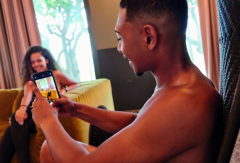 هتل Dina Morgabine Saint Denis