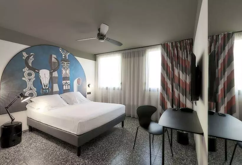 هتل Dina Morgabine Saint Denis