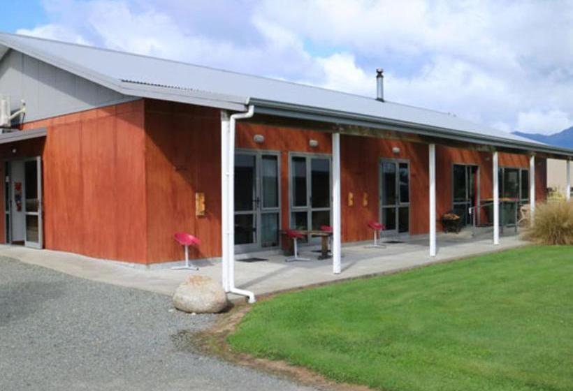 فندق صغير Bob & Maxines Backpackers