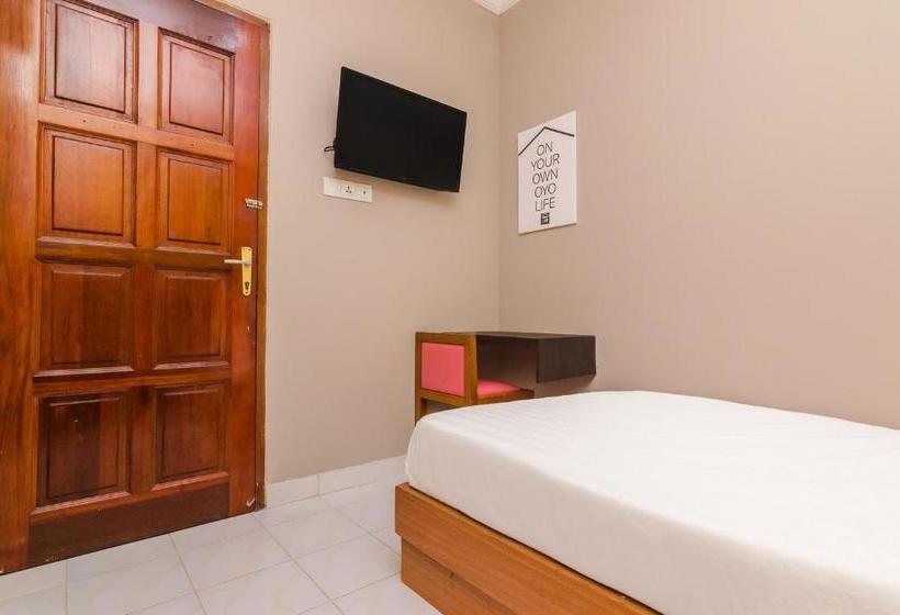 בית מלון כפרי Oyo Life 2528 Kost Pendopo