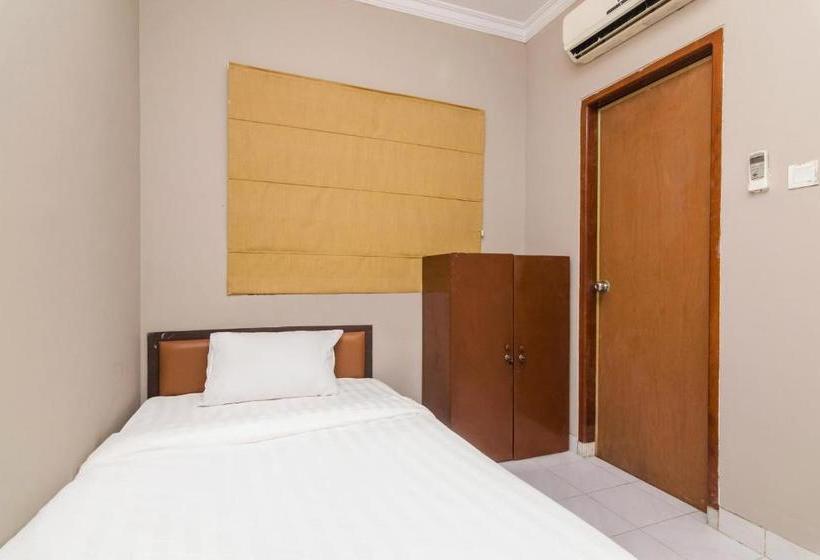 בית מלון כפרי Oyo Life 2528 Kost Pendopo