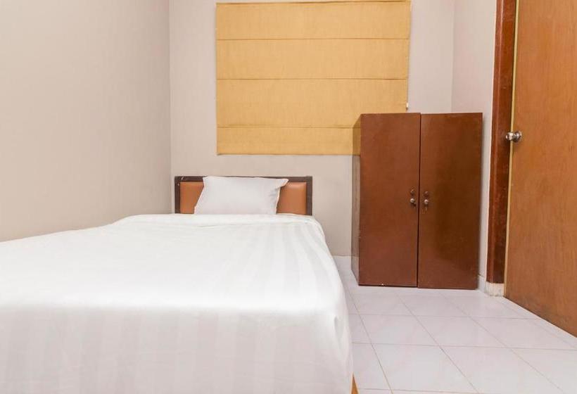 בית מלון כפרי Oyo Life 2528 Kost Pendopo