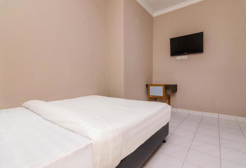 בית מלון כפרי Oyo Life 2528 Kost Pendopo