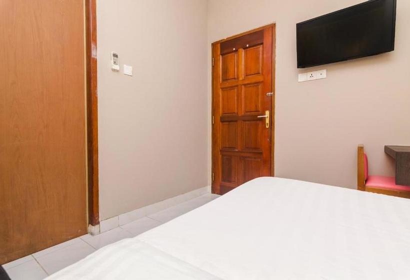 בית מלון כפרי Oyo Life 2528 Kost Pendopo