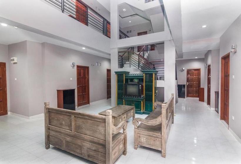 בית מלון כפרי Oyo Life 2528 Kost Pendopo