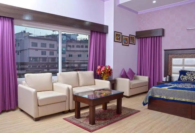 Hotelli Shikhar & Restaurant