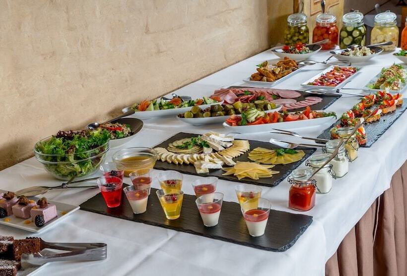 Hotel Daugirdas Old City