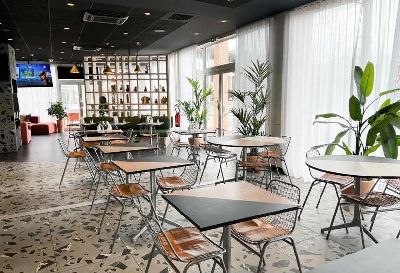 Отель Ibis Martigues Centre