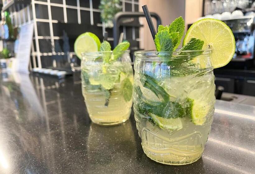 Отель Ibis Martigues Centre