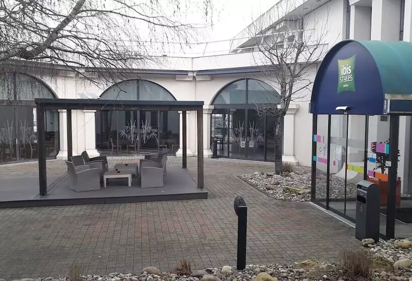 Отель Ibis Styles Melun